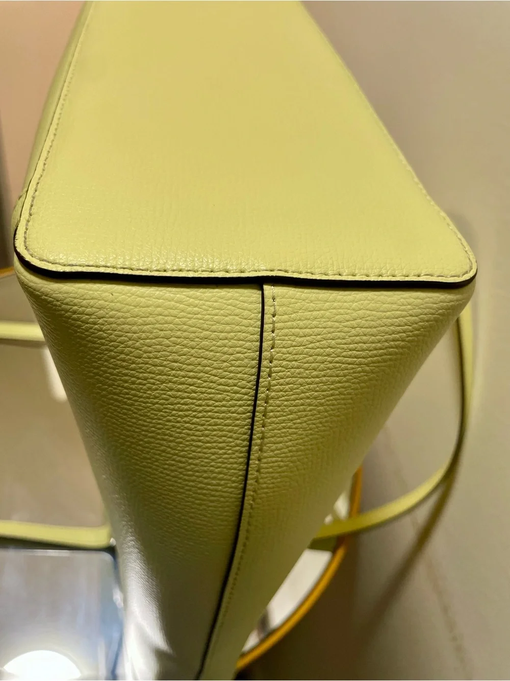 Like New Kate Spade Cara Large genuine leather Large Tote  Frosty Lime green